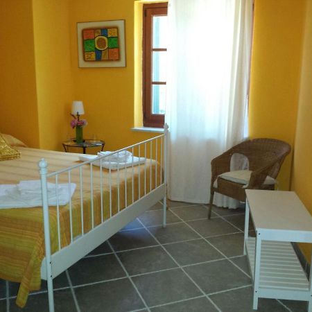B&B Pietre Antiche Vezzi Portio ภายนอก รูปภาพ